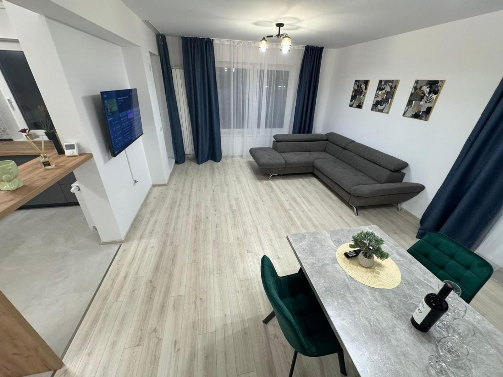 Coresi Mall Area Studios & Apartments By Glam Braşov Dış mekan fotoğraf
