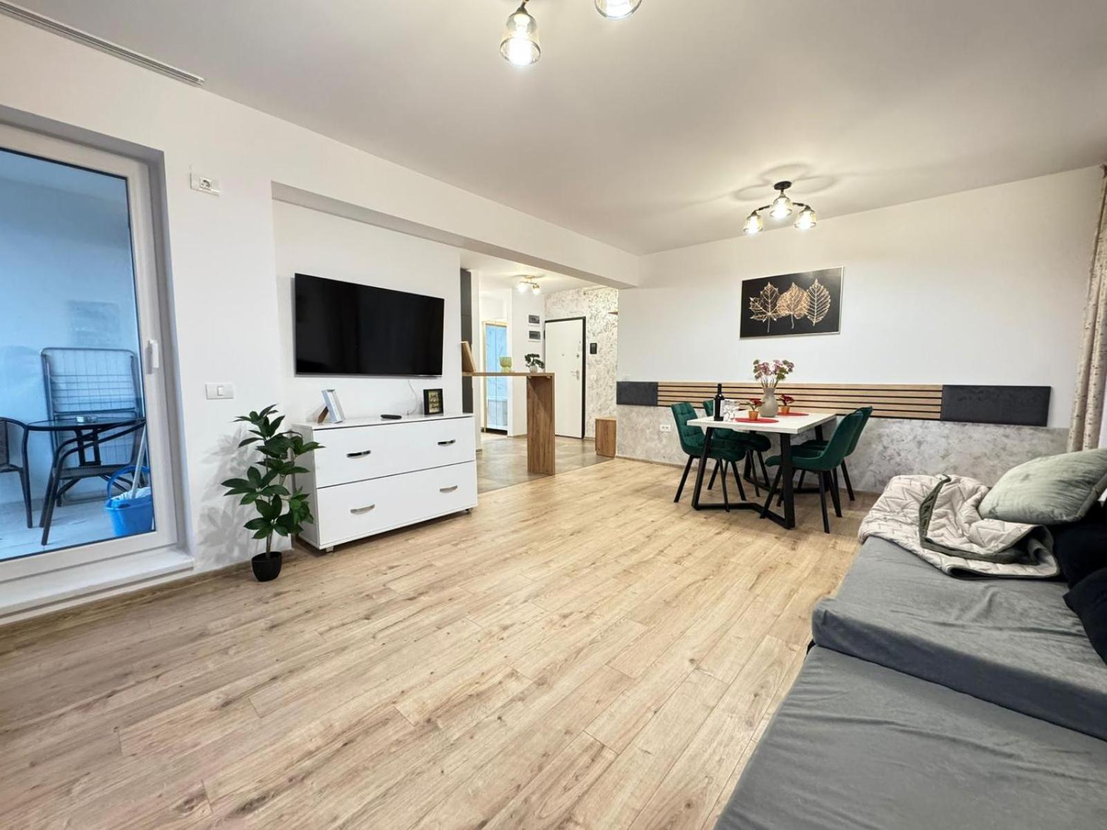 Coresi Mall Area Studios & Apartments By Glam Braşov Dış mekan fotoğraf