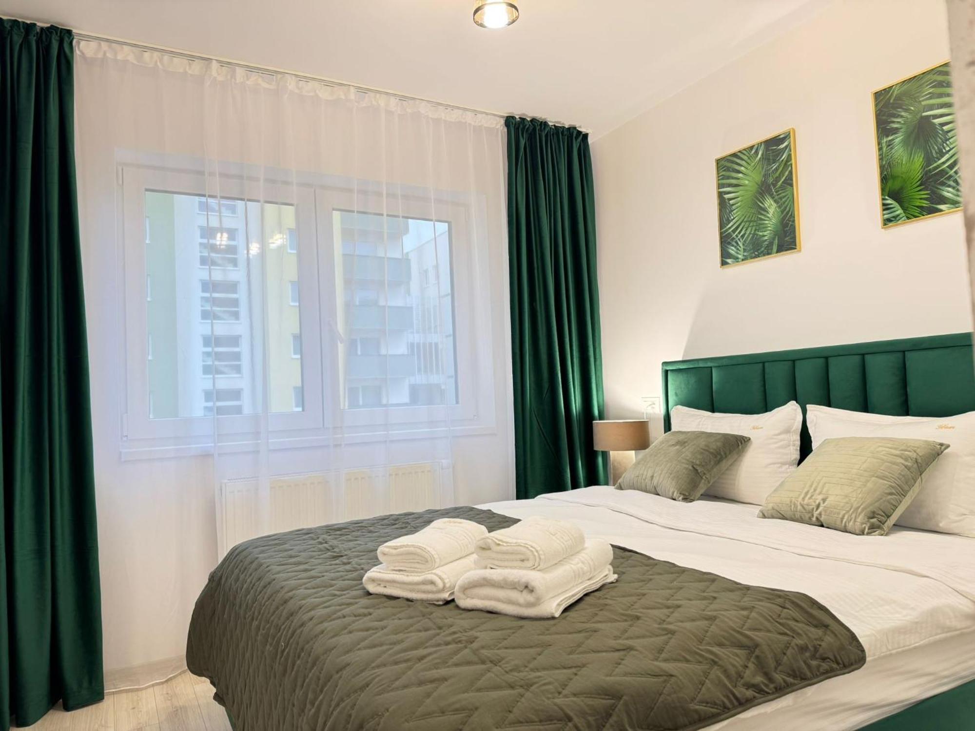 Coresi Mall Area Studios & Apartments By Glam Braşov Dış mekan fotoğraf