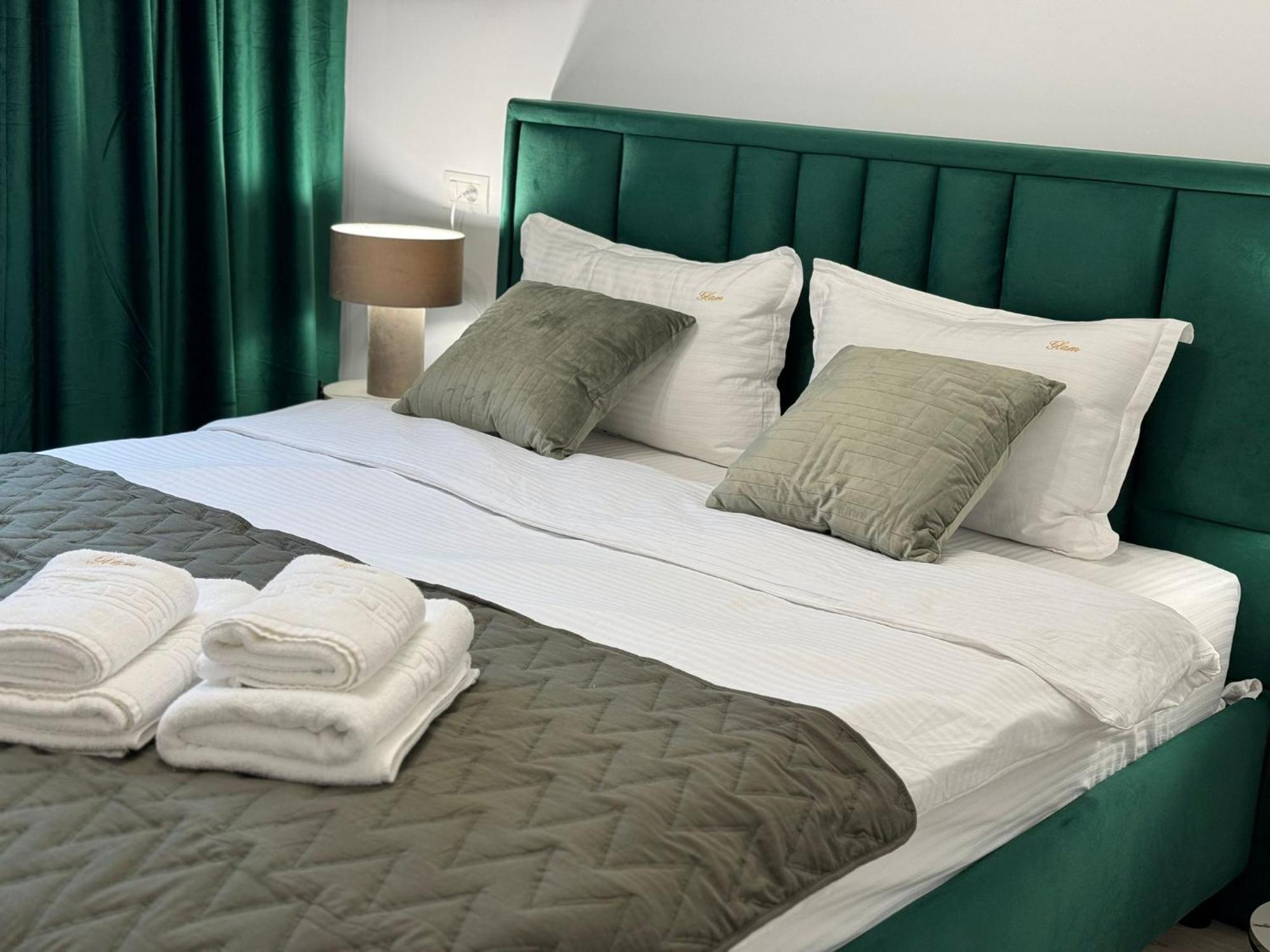 Coresi Mall Area Studios & Apartments By Glam Braşov Dış mekan fotoğraf