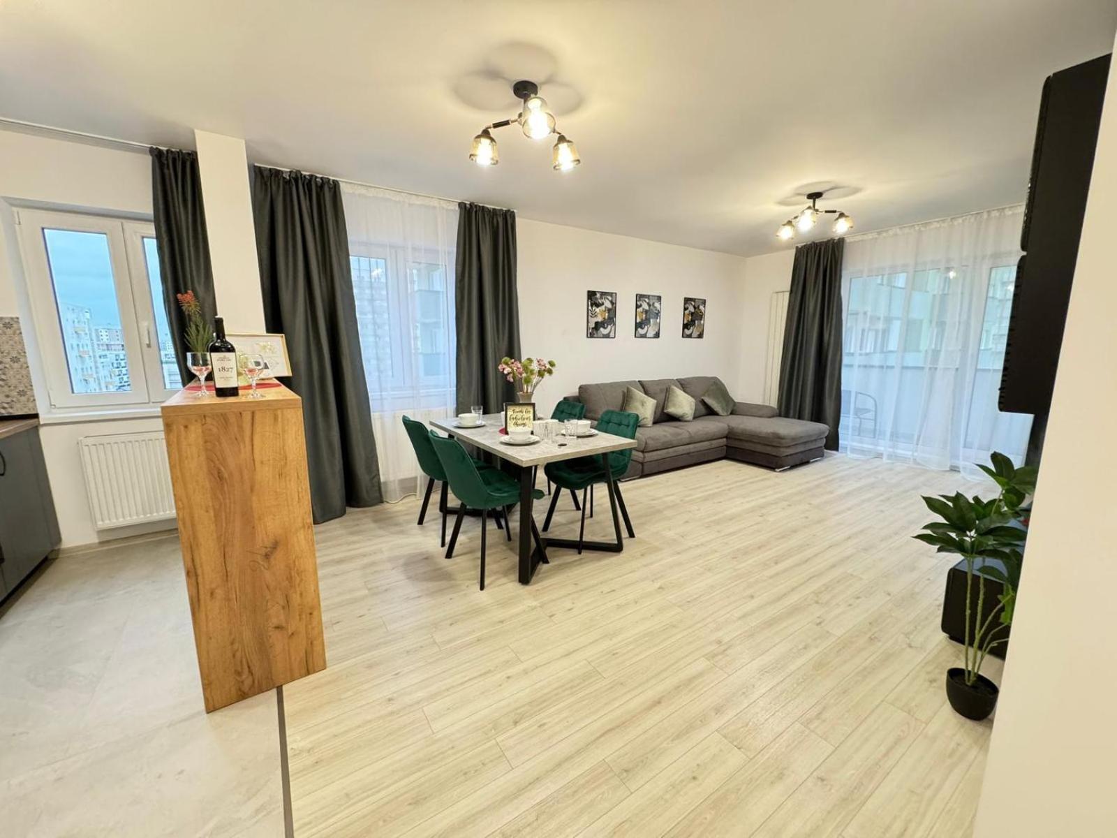 Coresi Mall Area Studios & Apartments By Glam Braşov Dış mekan fotoğraf
