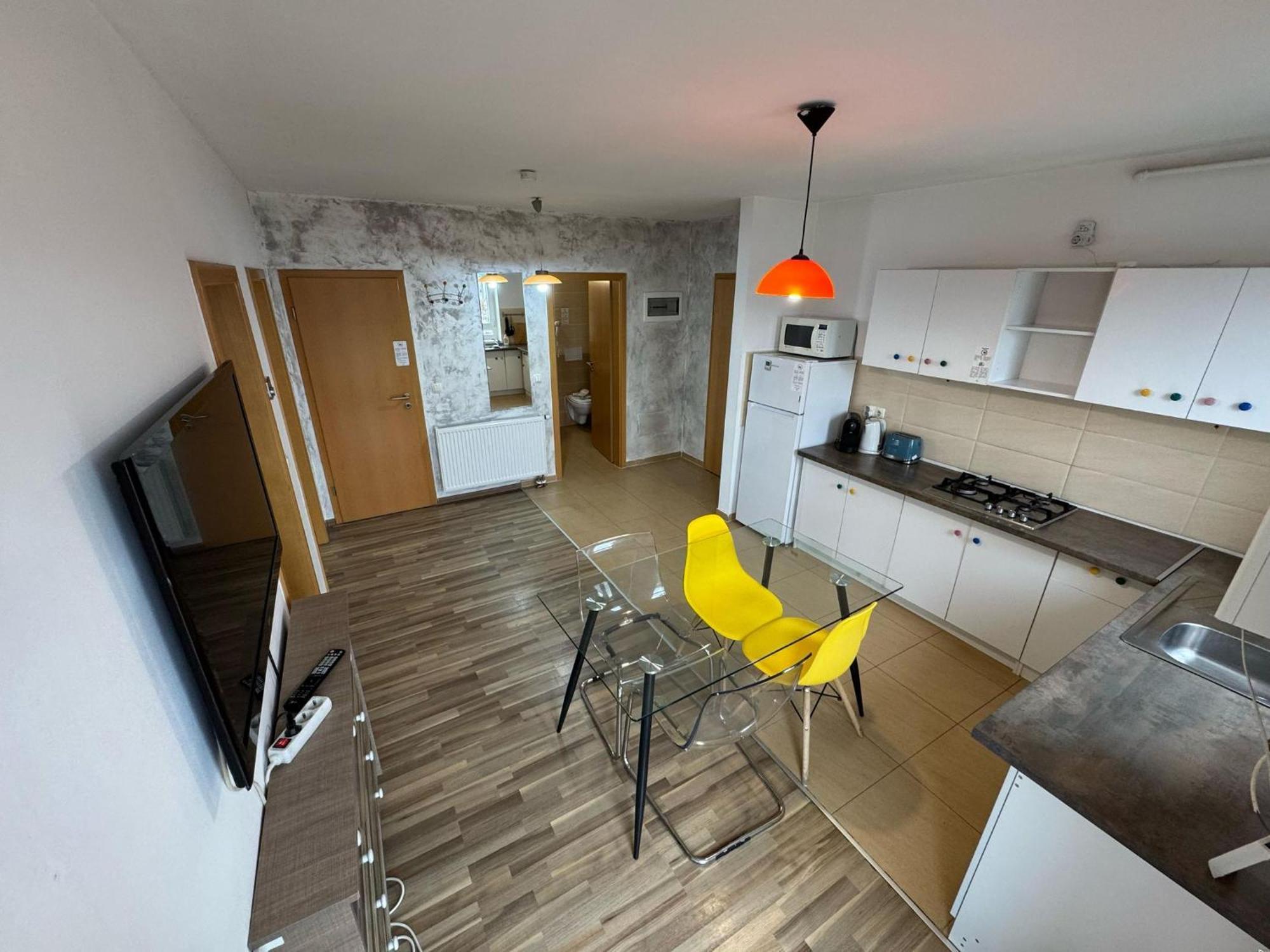 Coresi Mall Area Studios & Apartments By Glam Braşov Dış mekan fotoğraf
